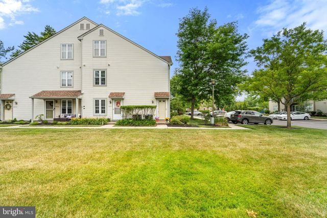 2402-B SHURLOCK CT, Mount Laurel, NJ 08054