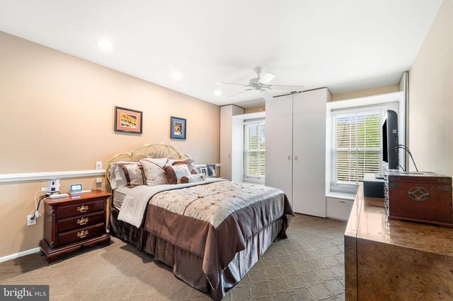2402-B SHURLOCK CT, Mount Laurel, NJ 08054