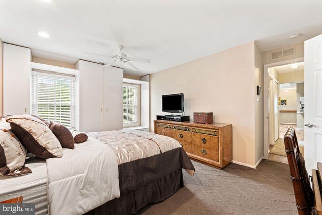 2402-B SHURLOCK CT, Mount Laurel, NJ 08054