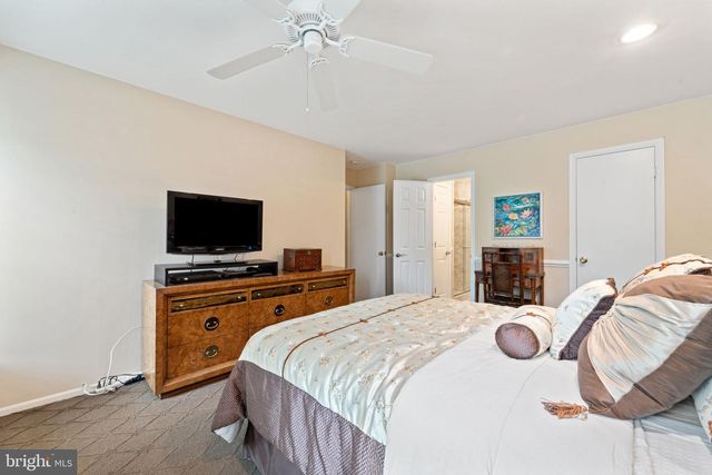 2402-B SHURLOCK CT, Mount Laurel, NJ 08054
