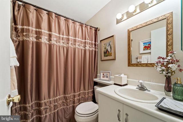 2402-B SHURLOCK CT, Mount Laurel, NJ 08054