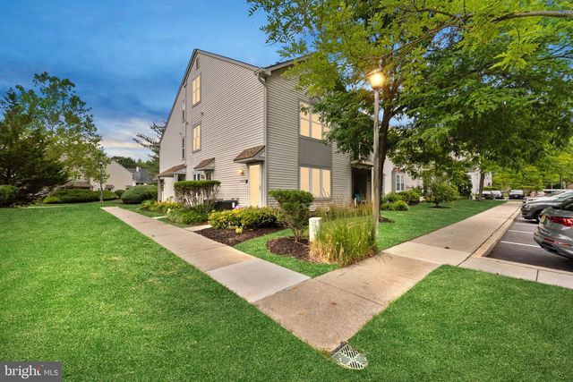 2402-B SHURLOCK CT, Mount Laurel, NJ 08054