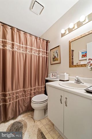 2402-B SHURLOCK CT, Mount Laurel, NJ 08054