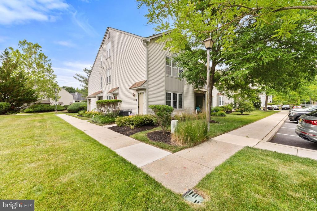 2402-B SHURLOCK CT, Mount Laurel, NJ 08054