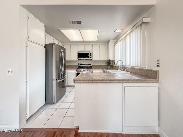 576 Calle De Las Ovejas, Oak Park, CA 91377