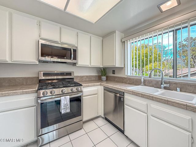 576 Calle De Las Ovejas, Oak Park, CA 91377