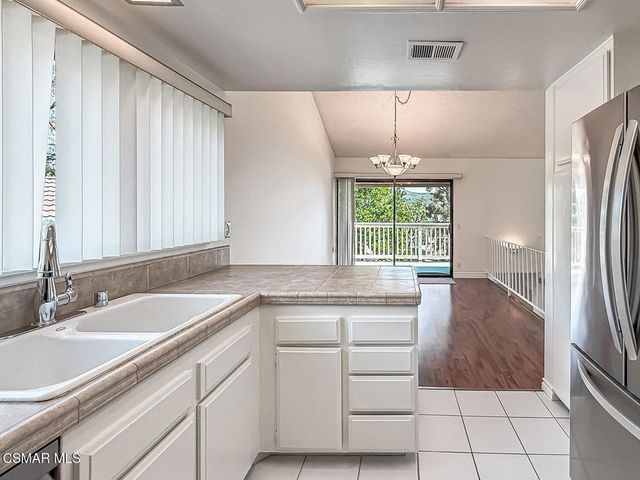 576 Calle De Las Ovejas, Oak Park, CA 91377