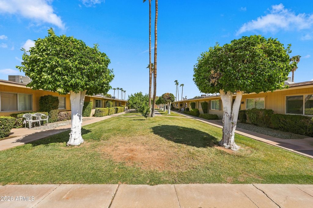10915 W SANTA FE Drive, Sun City, AZ 85351 — photo 5
