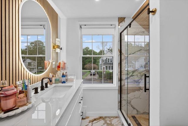 52 High St, Hudson, MA 01749