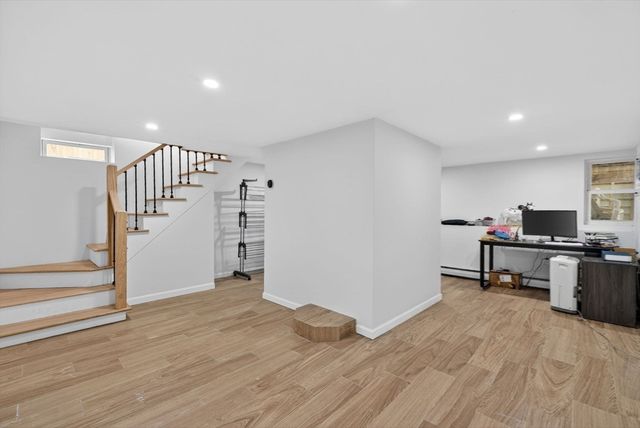 52 High St, Hudson, MA 01749