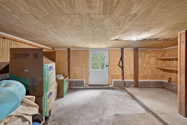 52 High St, Hudson, MA 01749