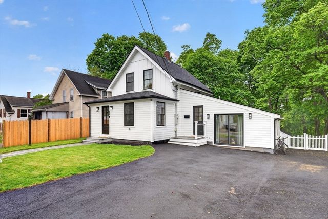 52 High St, Hudson, MA 01749