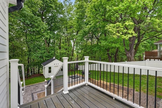 52 High St, Hudson, MA 01749