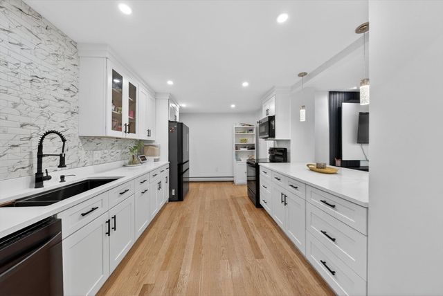 52 High St, Hudson, MA 01749