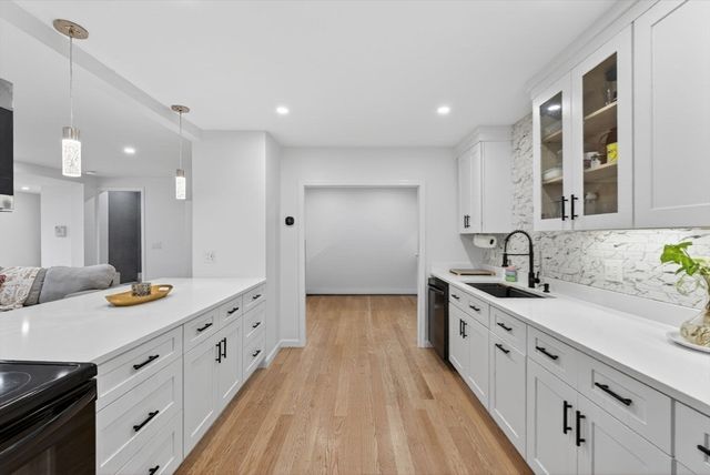 52 High St, Hudson, MA 01749