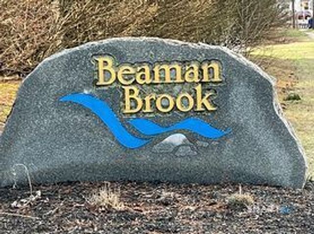 111 Sutton Place 111, Bloomfield, CT 06002