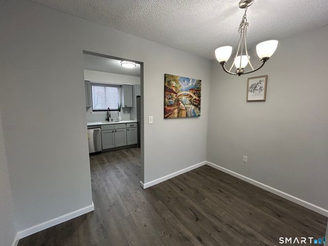 111 Sutton Place 111, Bloomfield, CT 06002