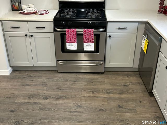 111 Sutton Place 111, Bloomfield, CT 06002