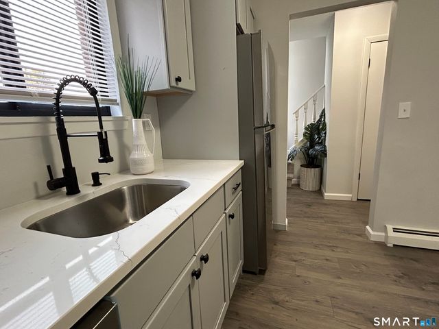 111 Sutton Place 111, Bloomfield, CT 06002