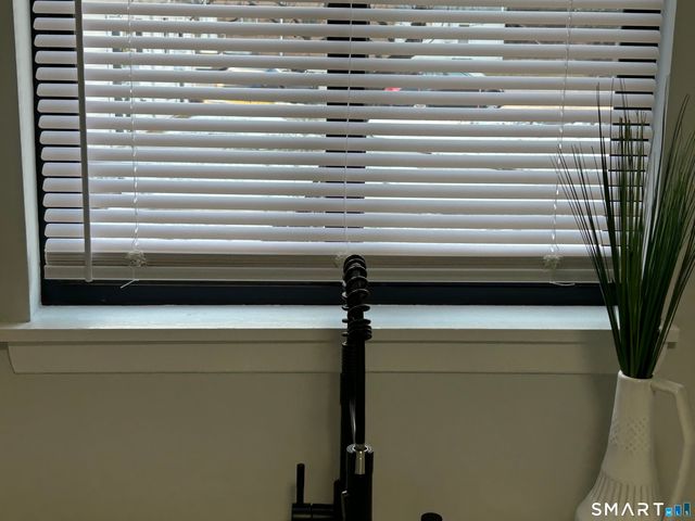 111 Sutton Place 111, Bloomfield, CT 06002