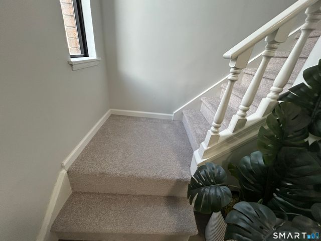 111 Sutton Place 111, Bloomfield, CT 06002