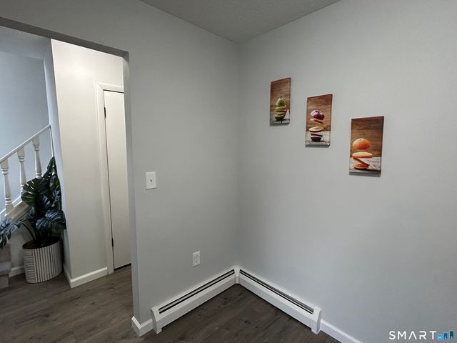 111 Sutton Place 111, Bloomfield, CT 06002