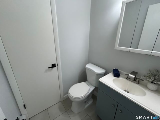 111 Sutton Place 111, Bloomfield, CT 06002