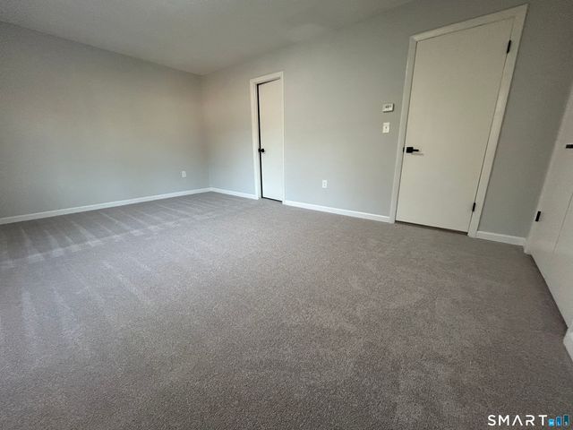 111 Sutton Place 111, Bloomfield, CT 06002