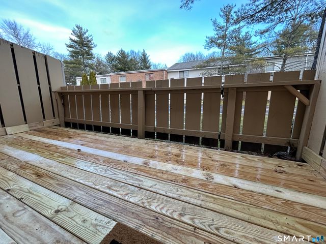 111 Sutton Place 111, Bloomfield, CT 06002