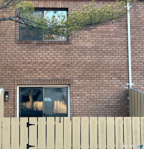 111 Sutton Place 111, Bloomfield, CT 06002