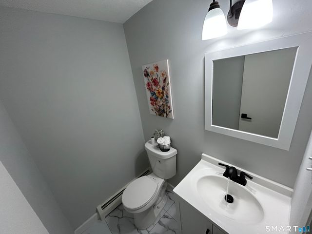 111 Sutton Place 111, Bloomfield, CT 06002