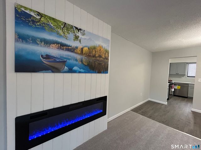 111 Sutton Place 111, Bloomfield, CT 06002