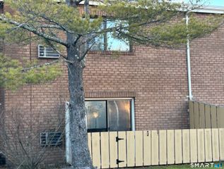 111 Sutton Place 111, Bloomfield, CT 06002