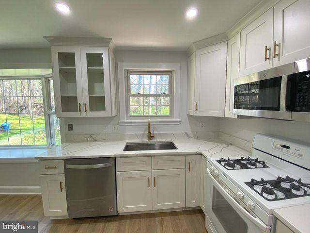 5617 EASTBOURNE DR, Springfield, VA 22151