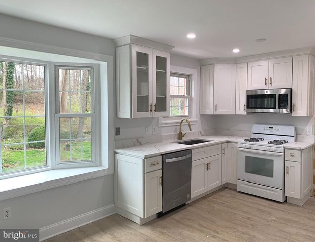 5617 EASTBOURNE DR, Springfield, VA 22151