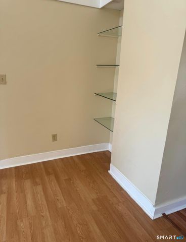 16 Vine Street 2nd, New Haven, CT 06519