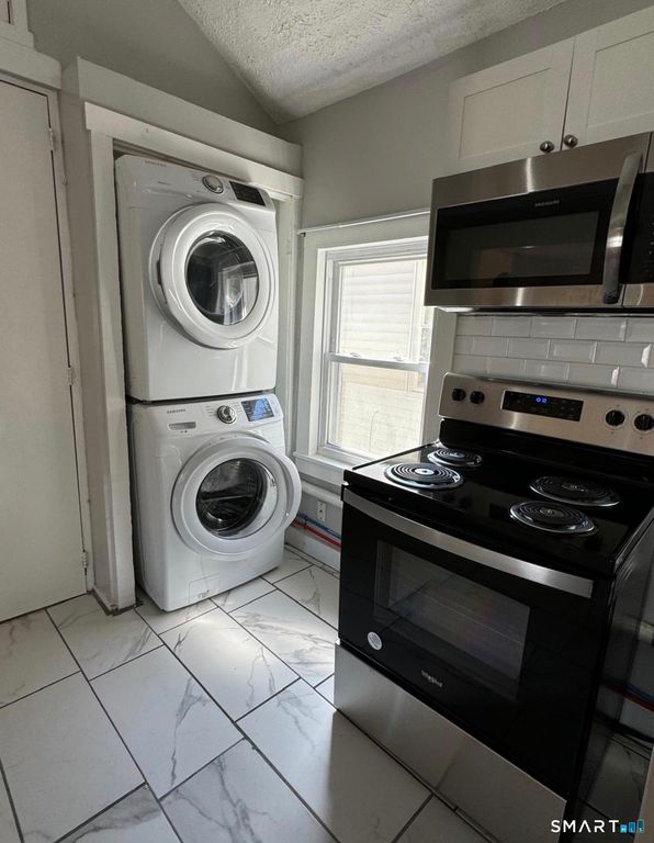 16 Vine Street 2nd, New Haven, CT 06519