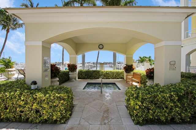 806 E Windward Way 508, Lantana, FL 33462