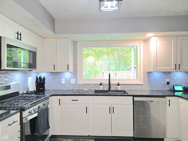 8901 Black Hawk Lane, Indianapolis, IN 46234