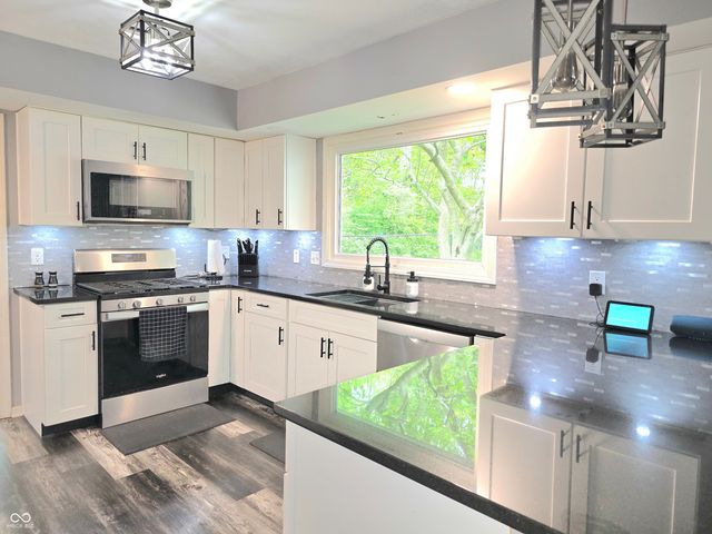 8901 Black Hawk Lane, Indianapolis, IN 46234