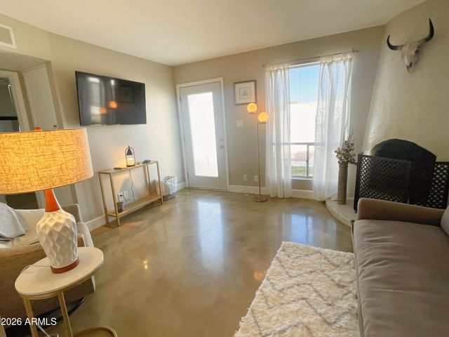 8058 E Oak Street, Scottsdale, AZ 85257