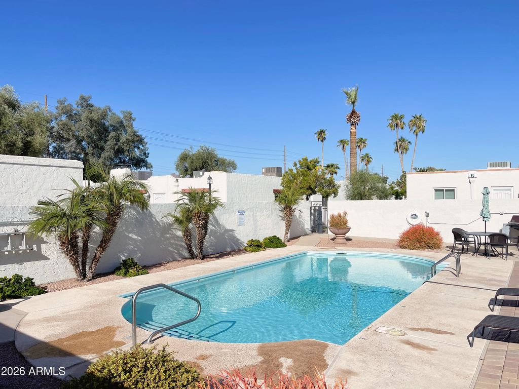 8058 E Oak Street, Scottsdale, AZ 85257