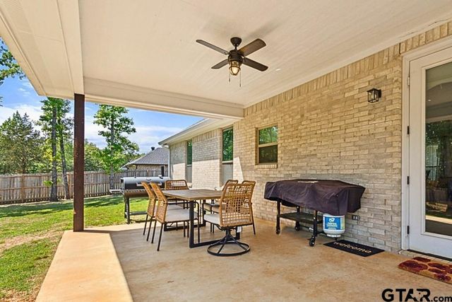 19379 Cedarpark Pl, Lindale, TX 75771