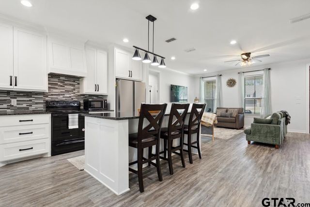 19379 Cedarpark Pl, Lindale, TX 75771