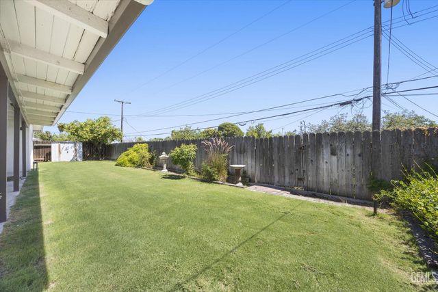 2807 Scott Place, Bakersfield, CA 93306
