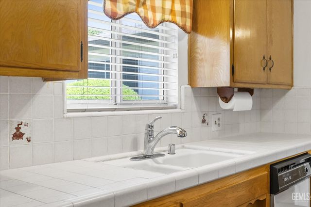 2807 Scott Place, Bakersfield, CA 93306