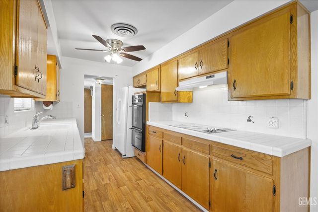 2807 Scott Place, Bakersfield, CA 93306