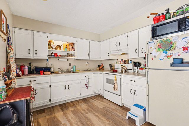 1315 S Hanover Street, Hastings, MI 49058