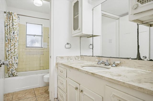 7600 Burgoyne Road 143, Houston, TX 77063