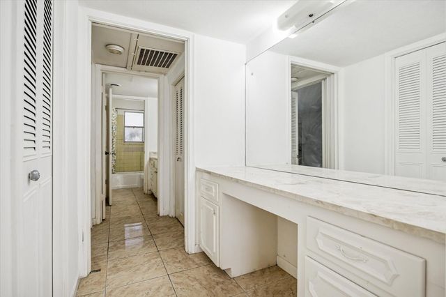 7600 Burgoyne Road 143, Houston, TX 77063